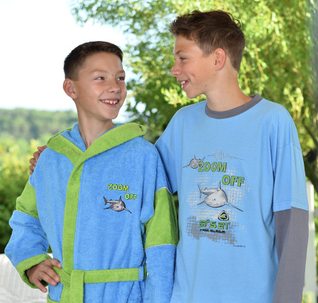 Bademntel und Schlafanzge<br />Jungen und Mdchen Gr. 116-176